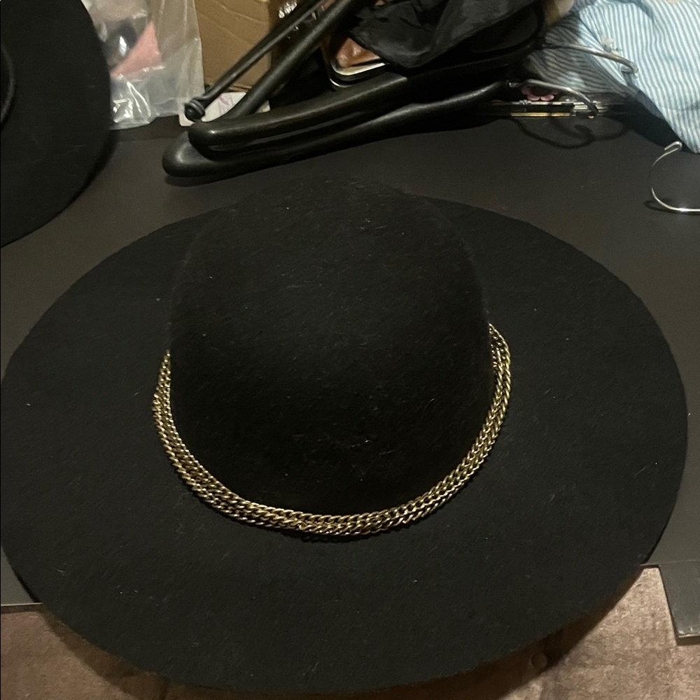 Black floppy hat with gold Chain